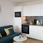 Apartment Moderne Avec Climatisation, Balcon Et Parking - Fr-1-696-63 *