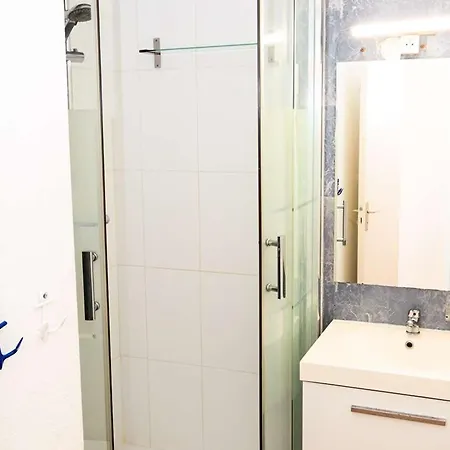Moderne Avec Climatisation, Balcon Et Parking - Fr-1-696-63 Apartman
